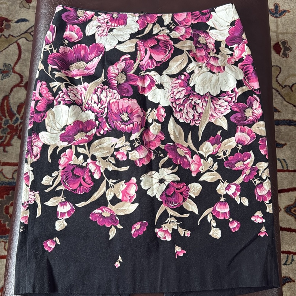White house/ black market skirt
